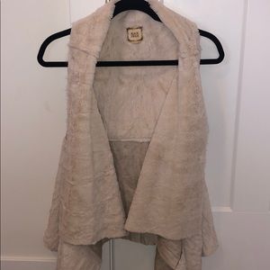 Fuzzy cream vest size XS/S